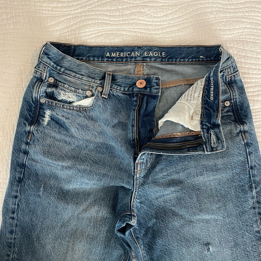 American eagle lightly distressed jeans